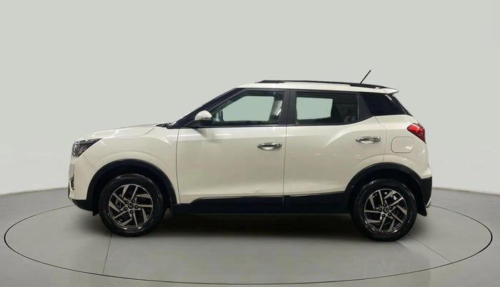 2023 Mahindra XUV300 W8 (O) 1.2 PETROL, Petrol, Manual, 11,292 km, Left Side