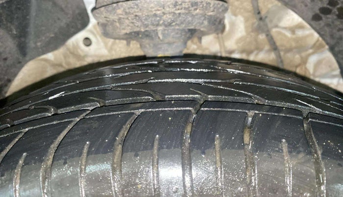 2023 Mahindra XUV300 W8 (O) 1.2 PETROL, Petrol, Manual, 11,292 km, Right Front Tyre Tread