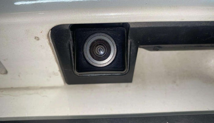 2023 Mahindra XUV300 W8 (O) 1.2 PETROL, Petrol, Manual, 11,292 km, Parking Camera