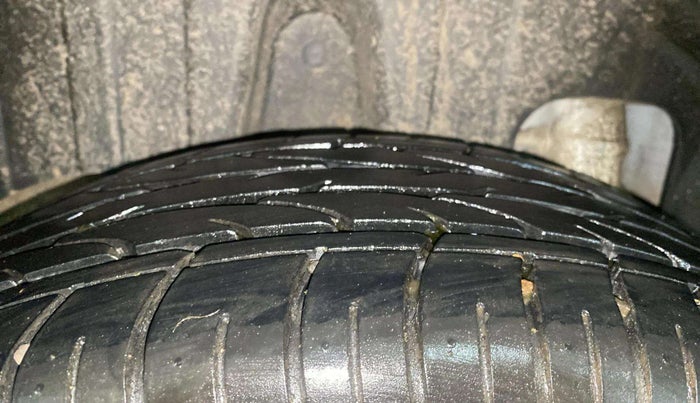 2023 Mahindra XUV300 W8 (O) 1.2 PETROL, Petrol, Manual, 11,292 km, Right Rear Tyre Tread