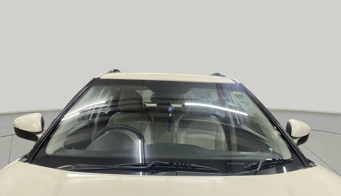 2023 Mahindra XUV300 W8 (O) 1.2 PETROL, Petrol, Manual, 11,292 km, Front Windshield