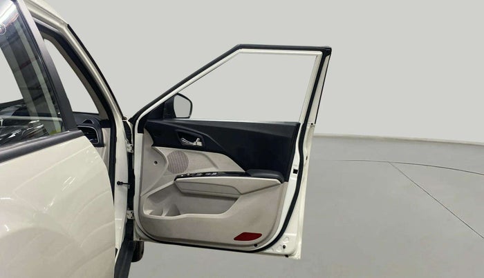 2023 Mahindra XUV300 W8 (O) 1.2 PETROL, Petrol, Manual, 11,292 km, RHS Front Door