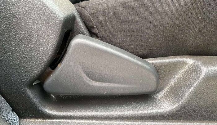 2016 Renault Kwid RXT 0.8, Petrol, Manual, 47,016 km, Driver Side Adjustment Panel
