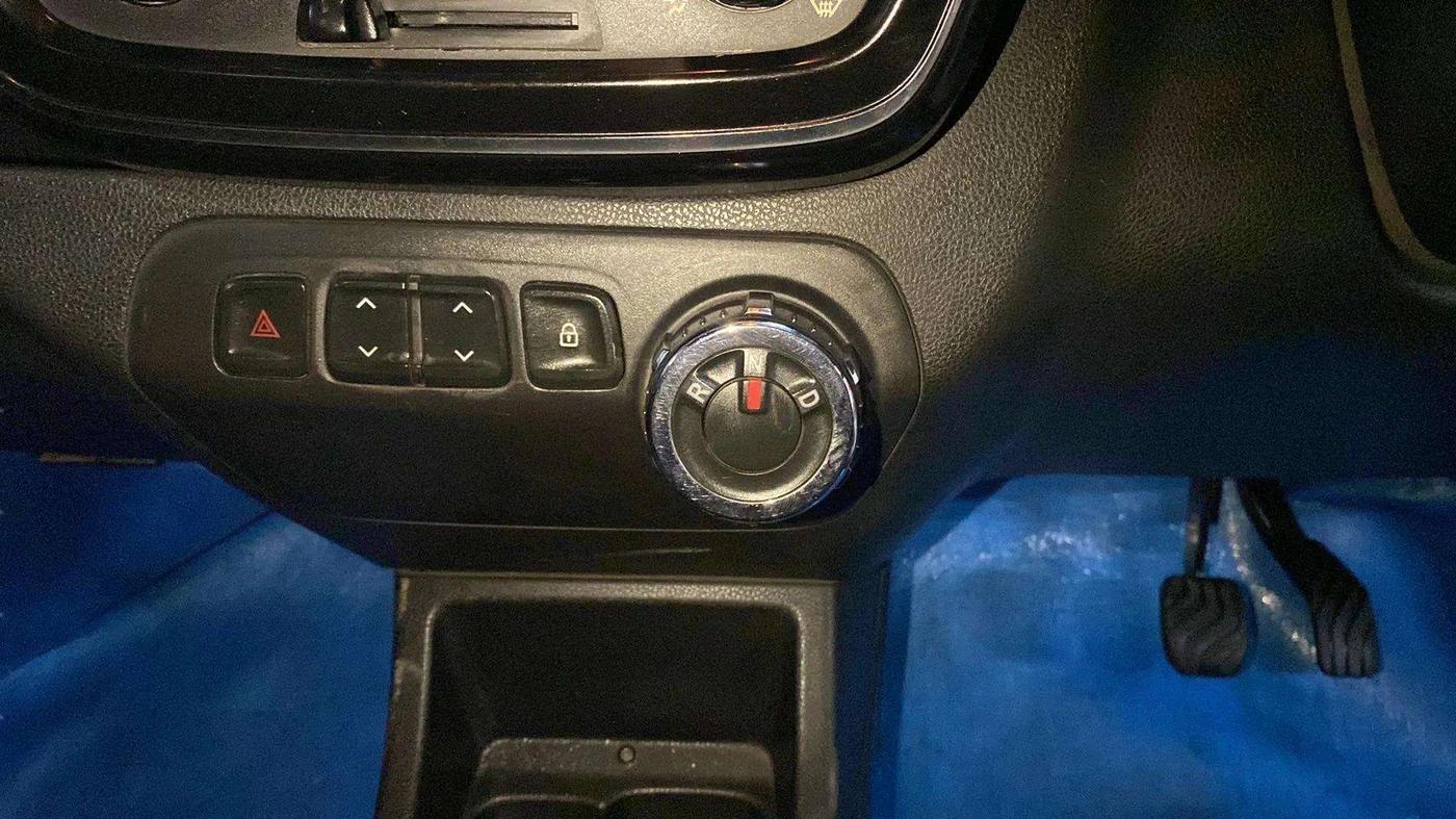 2017 Renault Kwid RXT 1.0 AMT (O), Petrol, Automatic, 54,621 km, Gear Lever