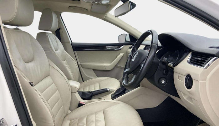 2014 Skoda Octavia ELEGANCE 1.8 TSI AT, Petrol, Automatic, 55,811 km, Right Side Front Door Cabin