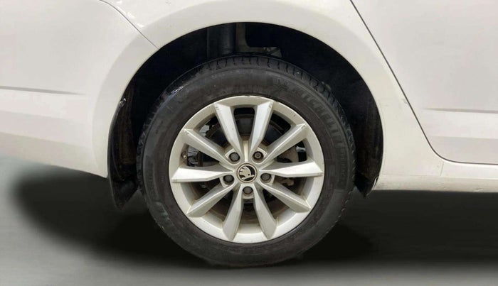 2014 Skoda Octavia ELEGANCE 1.8 TSI AT, Petrol, Automatic, 55,811 km, Right Rear Wheel