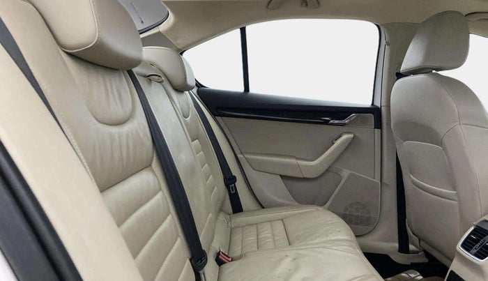 2014 Skoda Octavia ELEGANCE 1.8 TSI AT, Petrol, Automatic, 55,811 km, Right Side Rear Door Cabin