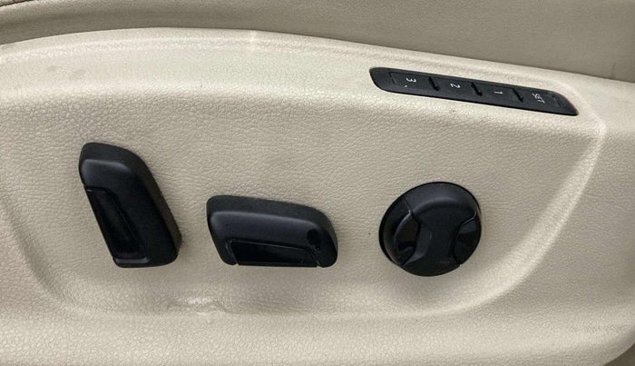 2014 Skoda Octavia ELEGANCE 1.8 TSI AT, Petrol, Automatic, 55,811 km, Driver Side Adjustment Panel