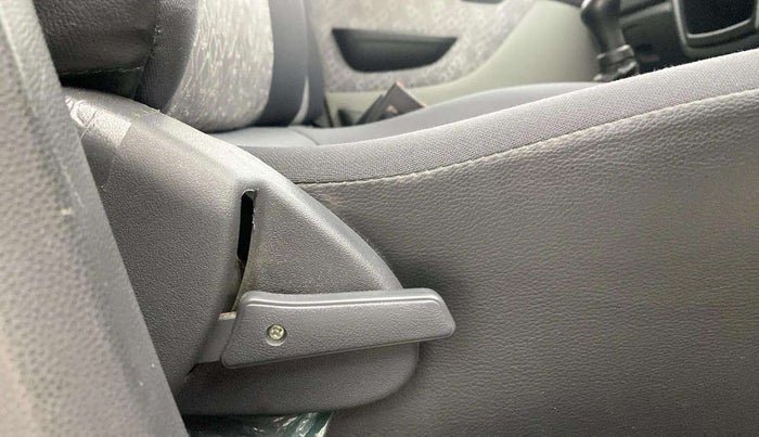 2017 Maruti Alto 800 LXI, Petrol, Manual, 25,927 km, Driver Side Adjustment Panel