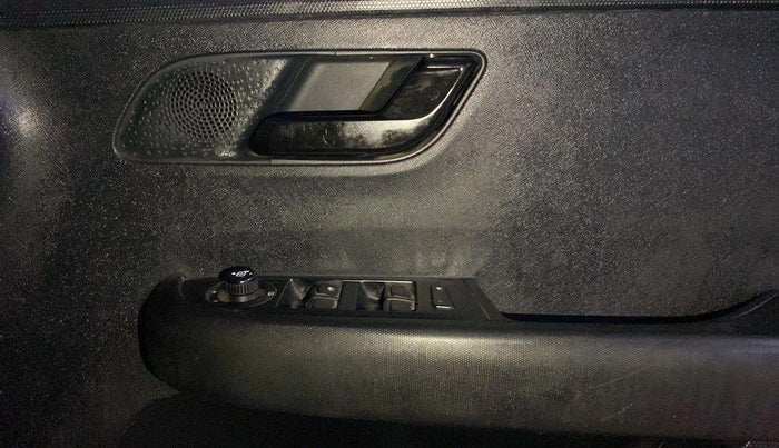 2022 Tata ALTROZ XT DIESEL DARK EDITION, Diesel, Manual, 36,715 km, Driver Side Door Panels Control