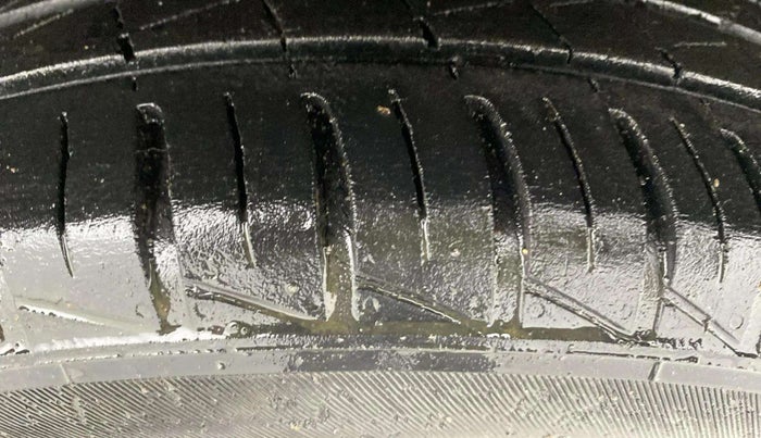 2021 Renault Kwid RXT 1.0 AMT (O), Petrol, Automatic, 52,857 km, Left Rear Tyre Tread