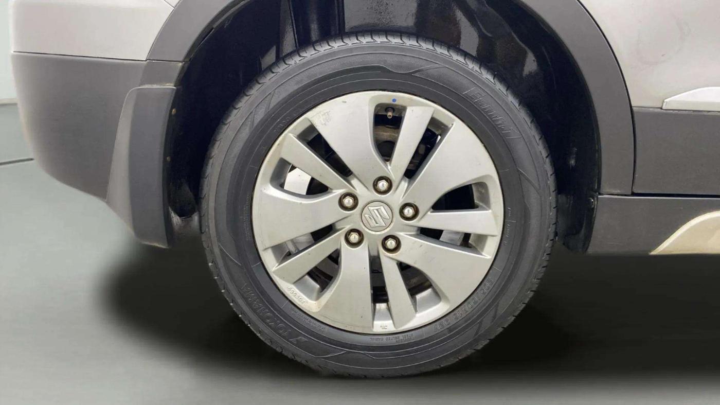 2016 Maruti S Cross ZETA 1.3, Diesel, Manual, 86,449 km, Right Rear Wheel