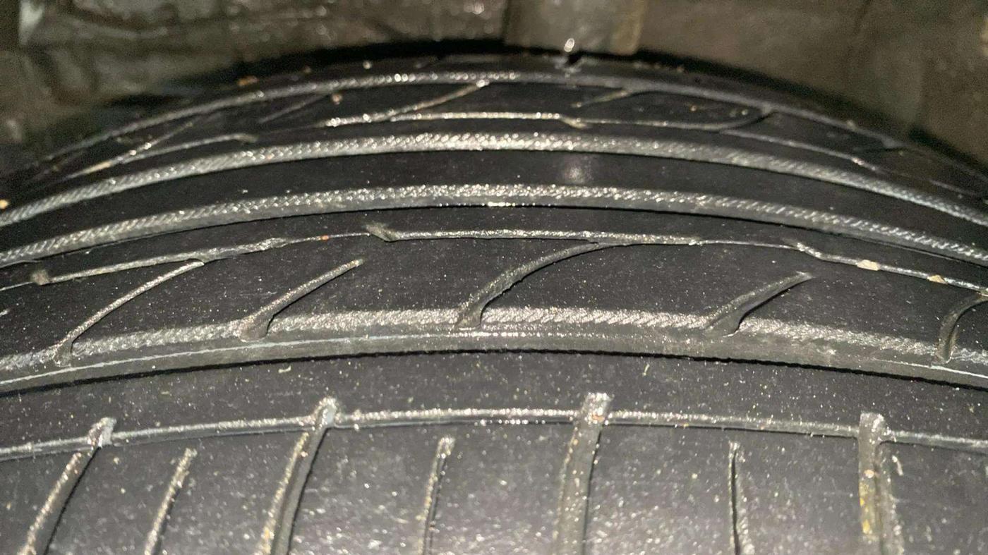 2016 Maruti S Cross ZETA 1.3, Diesel, Manual, 86,449 km, Left Front Tyre Tread