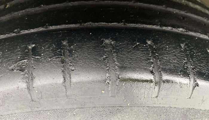 2017 Maruti Baleno ZETA PETROL 1.2, Petrol, Manual, 63,987 km, Left Front Tyre Tread
