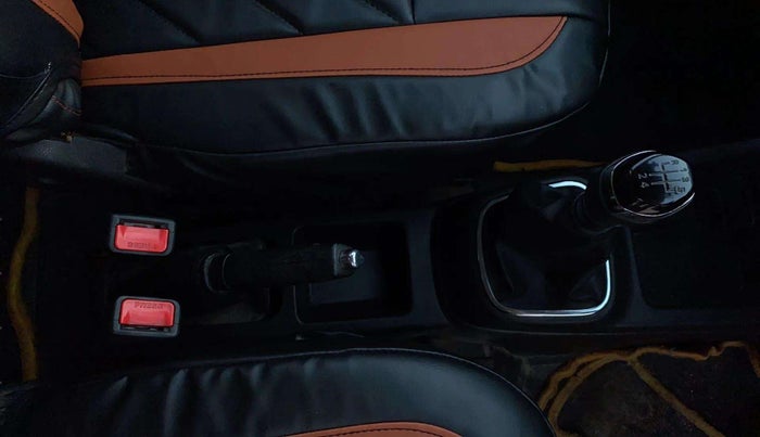 2018 Renault Kwid RXT 0.8 (O), Petrol, Manual, 47,889 km, Gear Lever