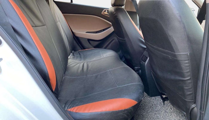 2020 Hyundai Elite i20 SPORTZ PLUS 1.2, Petrol, Manual, 52,534 km, Right Side Rear Door Cabin