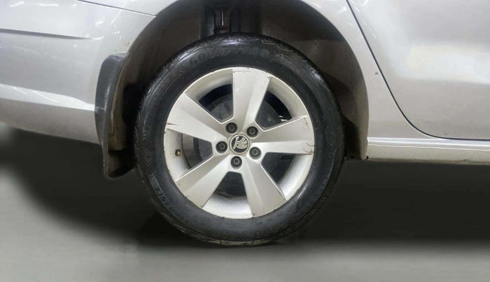 2017 Skoda Rapid AMBITION 1.5 TDI AT, Diesel, Automatic, 72,026 km, Right Rear Wheel