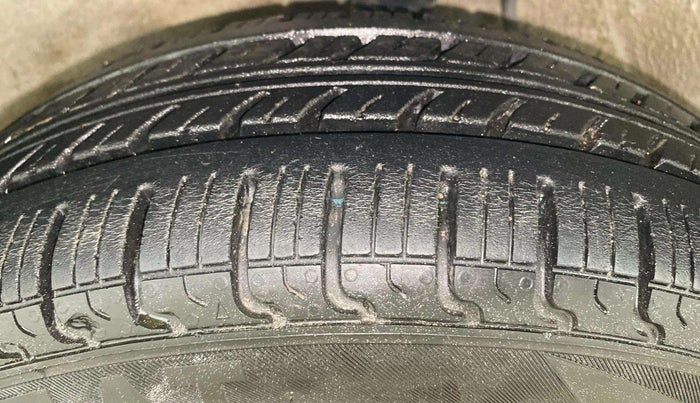 2015 Maruti Alto K10 VXI, Petrol, Manual, 54,773 km, Left Front Tyre Tread