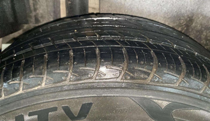 2015 Maruti Swift Dzire ZXI, Petrol, Manual, 19,994 km, Right Rear Tyre Tread