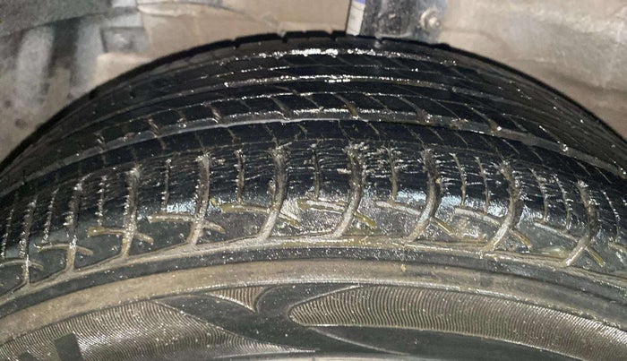 2015 Maruti Swift Dzire ZXI, Petrol, Manual, 19,994 km, Left Front Tyre Tread