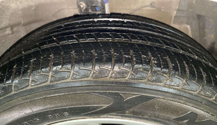 2015 Maruti Swift Dzire ZXI, Petrol, Manual, 19,994 km, Right Front Tyre Tread