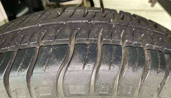 2016 Maruti Alto 800 VXI, Petrol, Manual, 17,923 km, Left Rear Tyre Tread