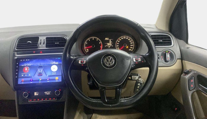 2015 Volkswagen Vento HIGHLINE 1.6 MPI, Petrol, Manual, 70,643 km, Steering Wheel Close Up