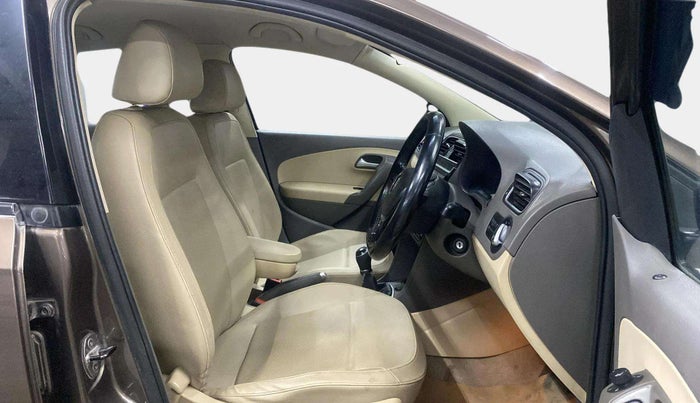 2015 Volkswagen Vento HIGHLINE 1.6 MPI, Petrol, Manual, 70,643 km, Right Side Front Door Cabin