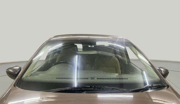 2015 Volkswagen Vento HIGHLINE 1.6 MPI, Petrol, Manual, 70,643 km, Front Windshield