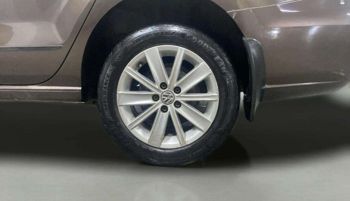 2015 Volkswagen Vento HIGHLINE 1.6 MPI, Petrol, Manual, 70,643 km, Left Rear Wheel