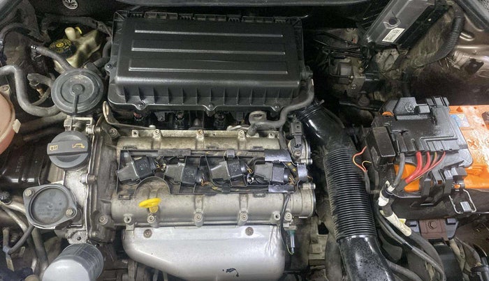 2015 Volkswagen Vento HIGHLINE 1.6 MPI, Petrol, Manual, 70,643 km, Engine View