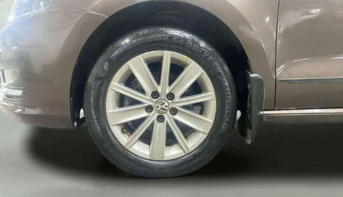 2015 Volkswagen Vento HIGHLINE 1.6 MPI, Petrol, Manual, 70,643 km, Left Front Wheel