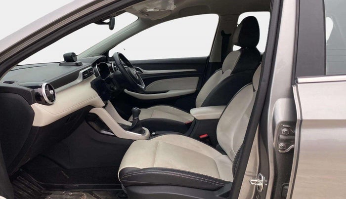 2022 MG ASTOR SMART 1.5 MT, Petrol, Manual, 28,861 km, Right Side Front Door Cabin