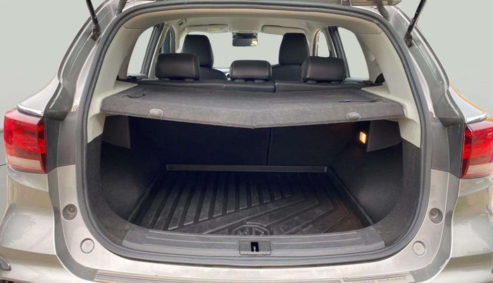 2022 MG ASTOR SMART 1.5 MT, Petrol, Manual, 28,861 km, Boot Door Open