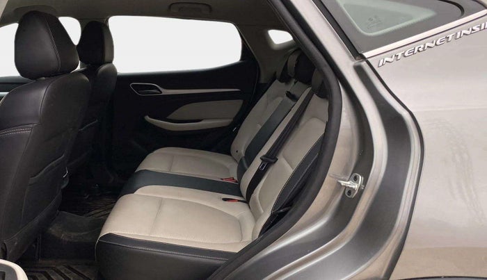 2022 MG ASTOR SMART 1.5 MT, Petrol, Manual, 28,861 km, Right Side Rear Door Cabin