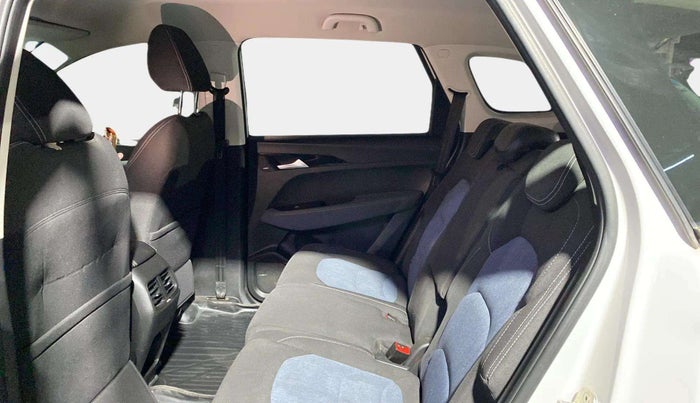 2020 MG HECTOR SUPER 2.0 DIESEL, Diesel, Manual, 80,827 km, Right Side Rear Door Cabin