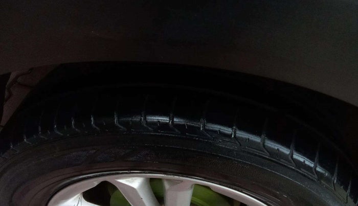 2015 Hyundai Creta SX 1.6 DIESEL, Diesel, Manual, 1,10,767 km, Right Rear Tyre Tread