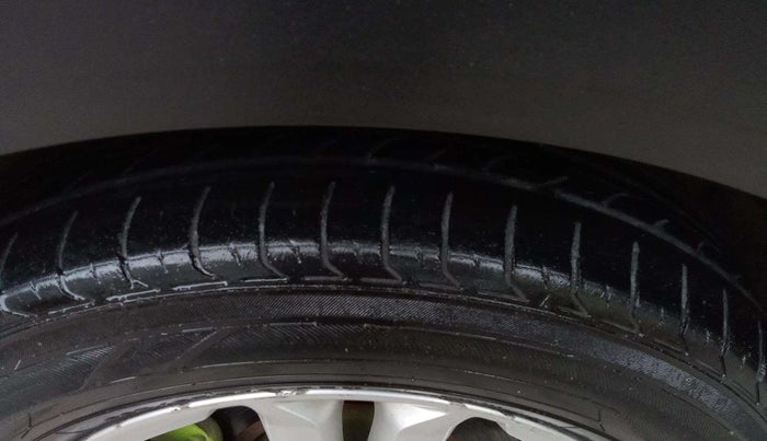 2015 Hyundai Creta SX 1.6 DIESEL, Diesel, Manual, 1,10,767 km, Left Front Tyre Tread