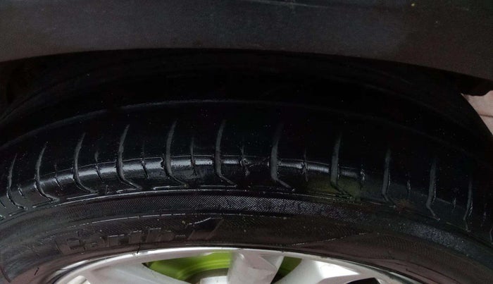 2015 Hyundai Creta SX 1.6 DIESEL, Diesel, Manual, 1,10,767 km, Left Rear Tyre Tread