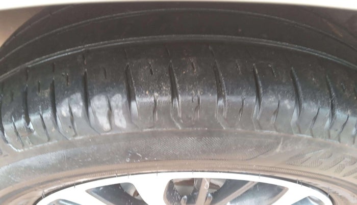 2023 Maruti Ertiga ZXI  CNG, CNG, Manual, 43,239 km, Right Rear Tyre Tread