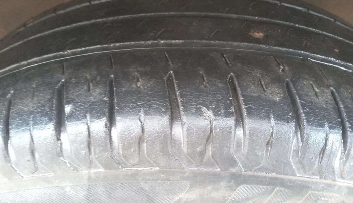 2023 Maruti Ertiga ZXI  CNG, CNG, Manual, 43,239 km, Right Front Tyre Tread