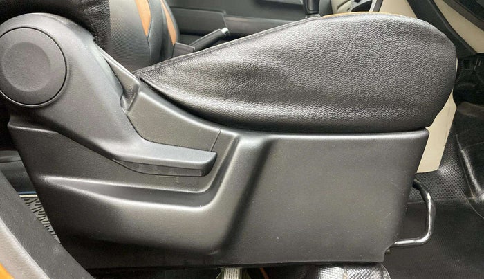 2019 Maruti New Wagon-R VXI 1.0, Petrol, Manual, 55,197 km, Driver Side Adjustment Panel