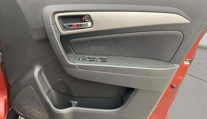 2017 Maruti Vitara Brezza ZDI PLUS DUAL TONE, Diesel, Manual, 40,765 km, Driver Side Door Panels Control