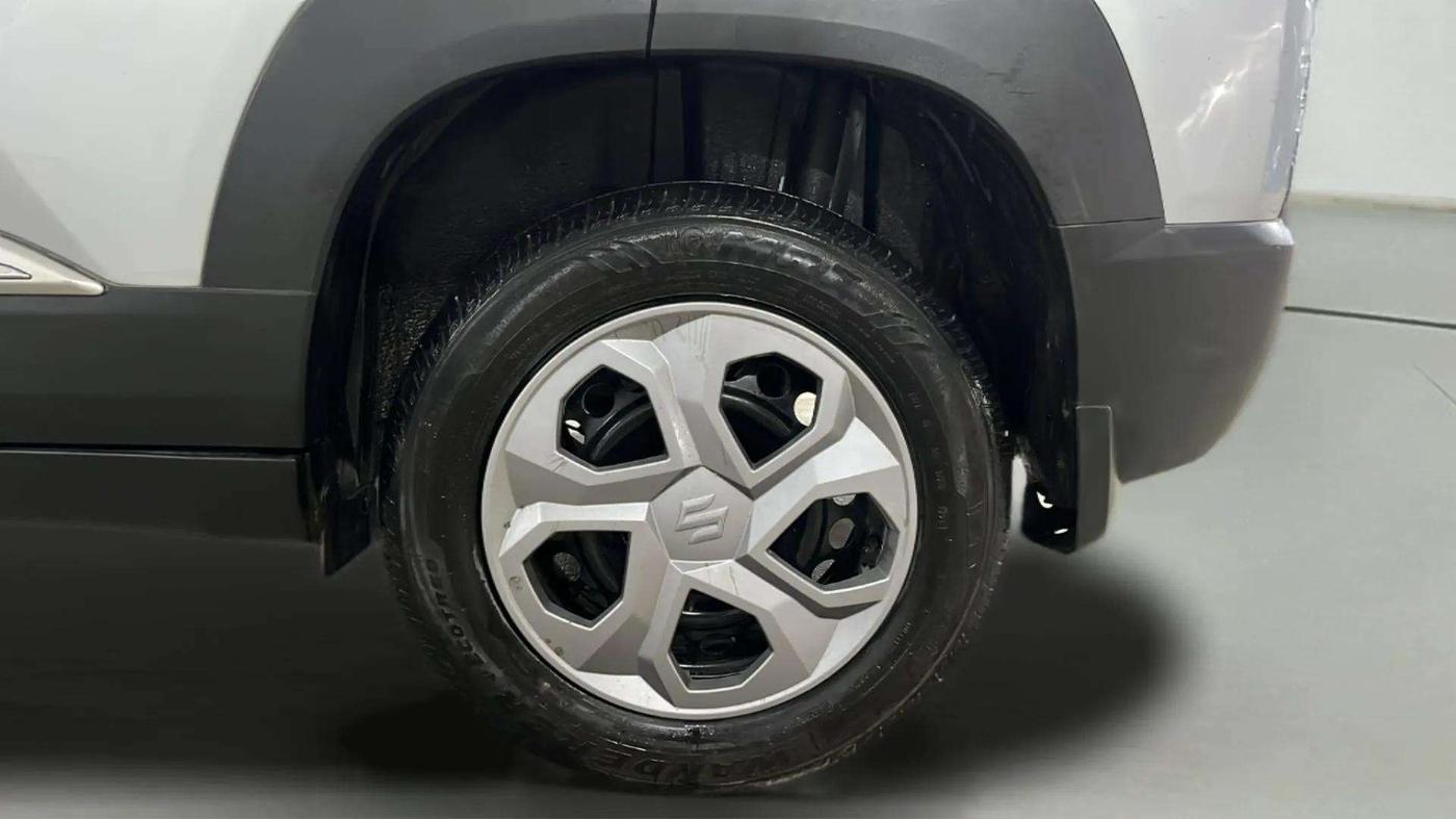 2023 Maruti BREZZA LXI SMART HYBRID, Petrol, Manual, 19,507 km, Left Rear Wheel