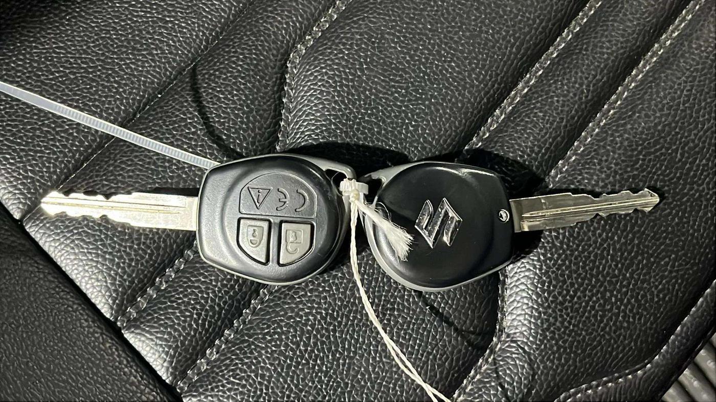 2023 Maruti BREZZA LXI SMART HYBRID, Petrol, Manual, 19,507 km, Key Close Up