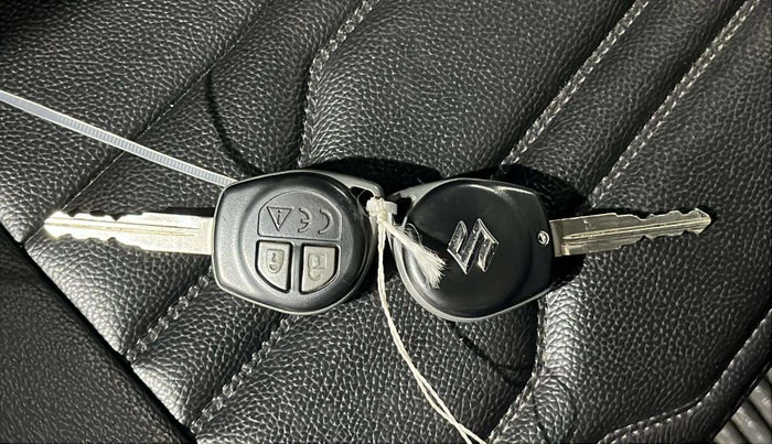 2023 Maruti BREZZA LXI SMART HYBRID, Petrol, Manual, 19,507 km, Key Close Up