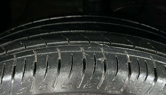 2023 Maruti BREZZA LXI SMART HYBRID, Petrol, Manual, 19,507 km, Right Front Tyre Tread