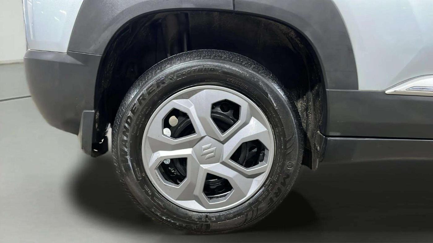 2023 Maruti BREZZA LXI SMART HYBRID, Petrol, Manual, 19,507 km, Right Rear Wheel