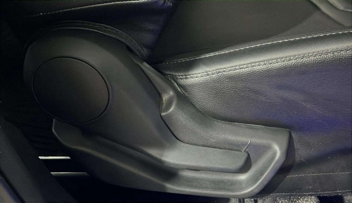 2023 Maruti BREZZA LXI SMART HYBRID, Petrol, Manual, 19,507 km, Driver Side Adjustment Panel