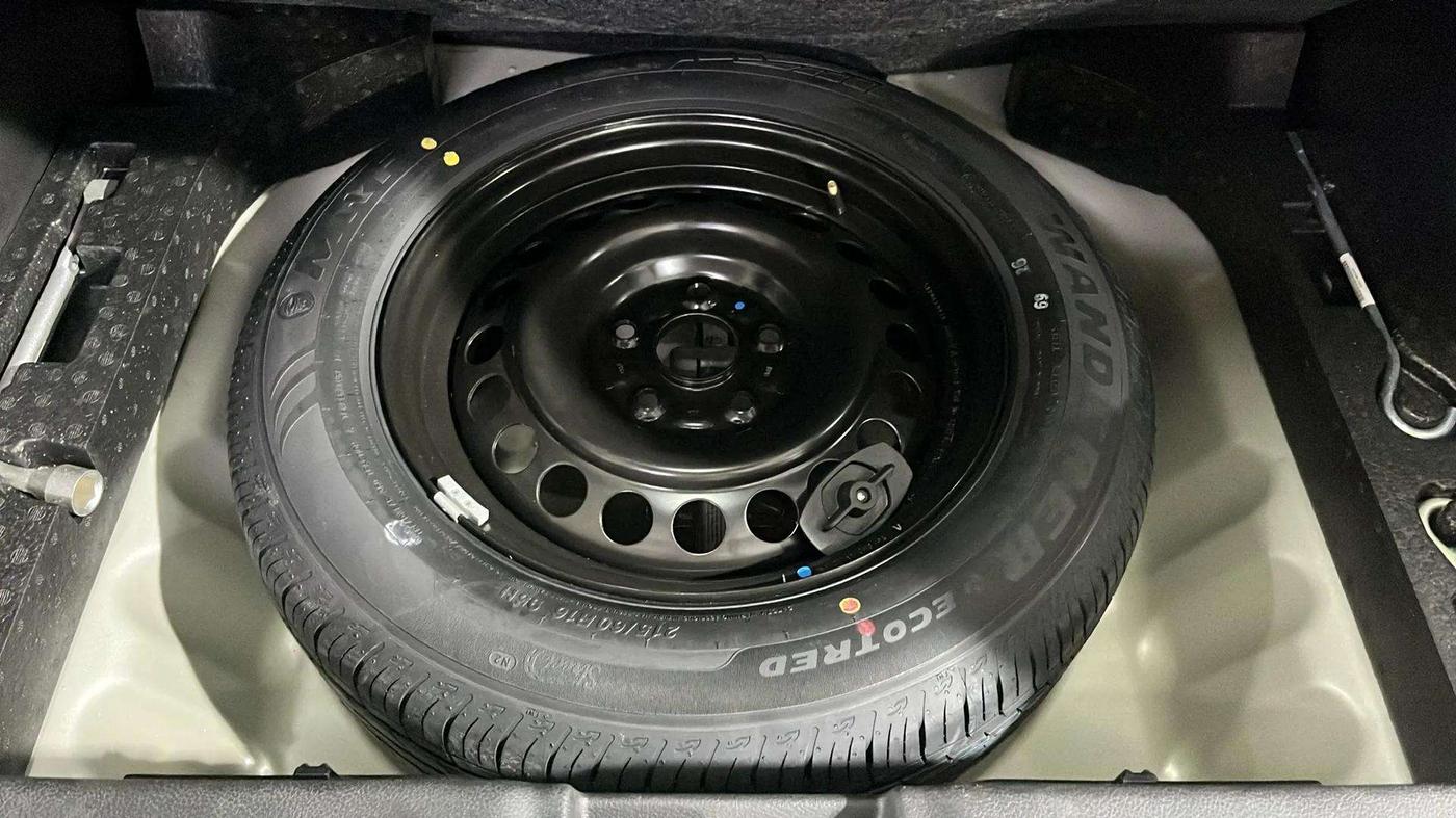 2023 Maruti BREZZA LXI SMART HYBRID, Petrol, Manual, 19,507 km, Spare Tyre